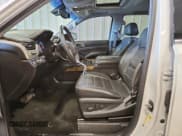 ✅ 2017 GMC Yukon Denali • VIN: 1GKS2CKJ2HR371411 • Lot: 91143895. Wystawiony na Copart z przebiegiem 146 227 mil. Bezpłatny archiwum sprzedaży aukcyjnych z USA i szczegółowy raport historii pojazdu na DreamBid. Zdjęcie 7.