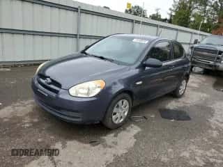 2008 Hyundai Accent GS z VIN KMHCM36C88U086002, wystawiony jako Copart lot #79438824 z przebiegiem Nie podano mil oraz Czysty tytuł • Clean title. Historia ofert i sprzedaży dostępna na DreamBid. Obrazek 1.