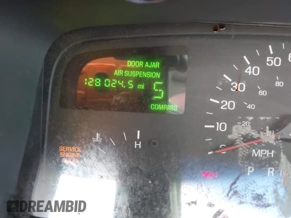 ✅ 1998 Lincoln Town Car Signature • VIN: 1LNFM82W5WY678263 • Lot: 42884109. Listed on IAAI with 128,024 mi. Free auction sales archive from the USA and detailed vehicle history report at DreamBid. Image 16.