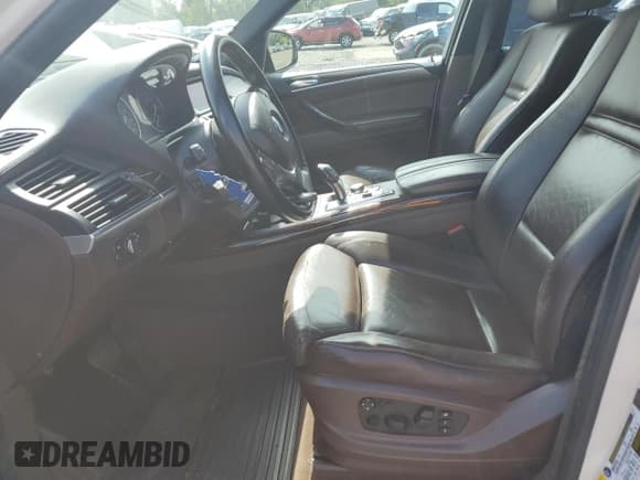 ✅ 2009 BMW X5 48i • VIN: 5UXFE83549L171748 • Lot: 72030435. Wystawiony na Copart z przebiegiem 139 691 mil. Bezpłatny archiwum sprzedaży aukcyjnych z USA i szczegółowy raport historii pojazdu na DreamBid. Zdjęcie 7.