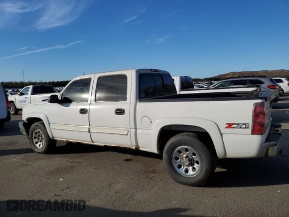 ✅ 2005 Chevrolet Silverado 1500 Z71 • VIN: 2GCEK13T851266843 • Лот: 81480774. Опубликован ранее на Copart с пробегом 141 714 миль. Бесплатный доступ к архиву аукционных продаж из США и подробный отчёт об истории автомобиля на DreamBid. Изображение 2.