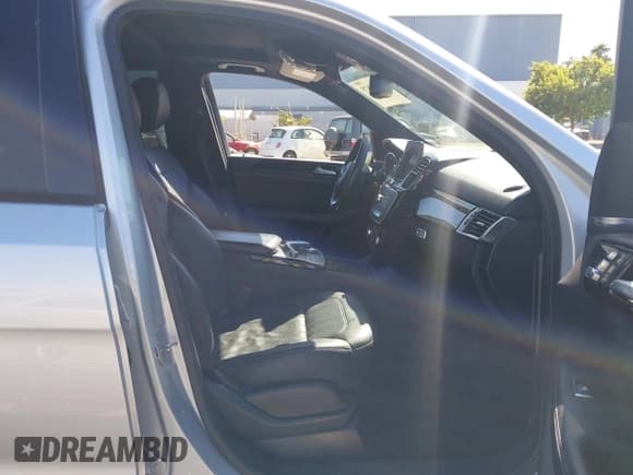 ✅ 2018 Mercedes-Benz GLE 350 • VIN: 4JGDA5HB1JB152520 • Lot: 42888875. Wystawiony na IAAI z przebiegiem 84 314 mil. Bezpłatny archiwum sprzedaży aukcyjnych z USA i szczegółowy raport historii pojazdu na DreamBid. Zdjęcie 5.