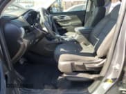 ✅ 2021 Chevrolet Traverse LS • VIN: 1GNERFKW3MJ166150 • Lot: 82398425. Wystawiony na Copart z przebiegiem 145 591 mil. Bezpłatny archiwum sprzedaży aukcyjnych z USA i szczegółowy raport historii pojazdu na DreamBid. Zdjęcie 7.