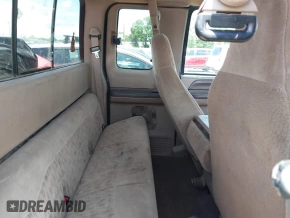 ✅ 1999 Ford F-250 XL • VIN: 1FTNX21F0XED95844 • Lot: 42496636. Listed on IAAI with 286,693 mi. Free auction sales archive from the USA and detailed vehicle history report at DreamBid. Image 8.