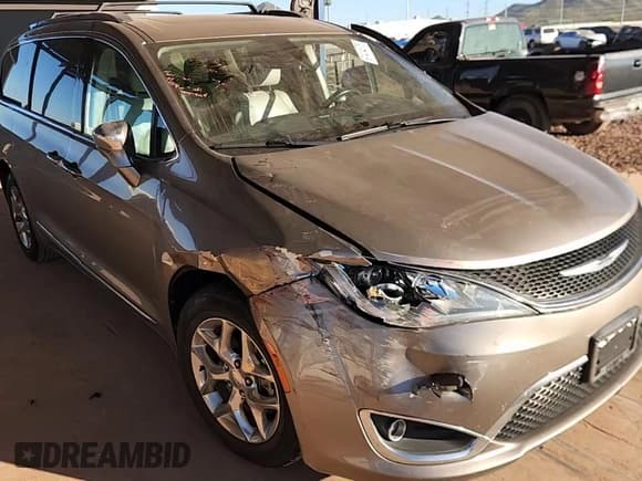 ✅ 2017 Chrysler Pacifica Limited • VIN: 2C4RC1GG2HR537560 • Лот: 91414675. Опубликован ранее на Copart с пробегом 89 267 миль. Бесплатный доступ к архиву аукционных продаж из США и подробный отчёт об истории автомобиля на DreamBid. Изображение 14.