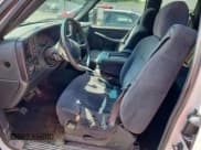 ✅ 2001 Chevrolet Silverado 2500HD LS • VIN: 1GCHK29U61E204921 • Лот: 63318435. Опубликован ранее на Copart с пробегом 283 890 миль. Бесплатный доступ к архиву аукционных продаж из США и подробный отчёт об истории автомобиля на DreamBid. Изображение 7.