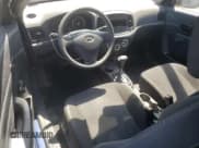 ✅ 2010 Hyundai Accent GS • VIN: KMHCM3AC7AU168316 • Лот: 53984035. Опубликован ранее на Copart с пробегом 57 016 миль. Бесплатный доступ к архиву аукционных продаж из США и подробный отчёт об истории автомобиля на DreamBid. Изображение 8.