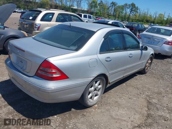 ✅ 2001 Mercedes-Benz C 230/260/280/320 • VIN: WDBRF61J91F098510 • Lot: 39366583. Wystawiony na IAAI z przebiegiem Nie podano. Bezpłatny archiwum sprzedaży aukcyjnych z USA i szczegółowy raport historii pojazdu na DreamBid. Zdjęcie 4.