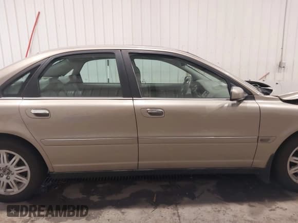 ✅ 2005 Volvo S80 • VIN: YV1TS592851409531 • Lot: 42994109. Wystawiony na IAAI z przebiegiem 154 546 mil. Bezpłatny archiwum sprzedaży aukcyjnych z USA i szczegółowy raport historii pojazdu na DreamBid. Zdjęcie 14.
