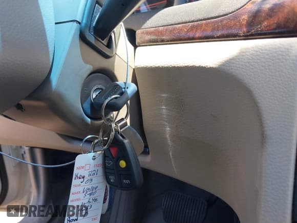 ✅ 2003 Volvo S80 • VIN: YV1TS91Z031304253 • Lot: 39456223. Wystawiony na IAAI z przebiegiem 62 592 mil. Bezpłatny archiwum sprzedaży aukcyjnych z USA i szczegółowy raport historii pojazdu na DreamBid. Zdjęcie 11.