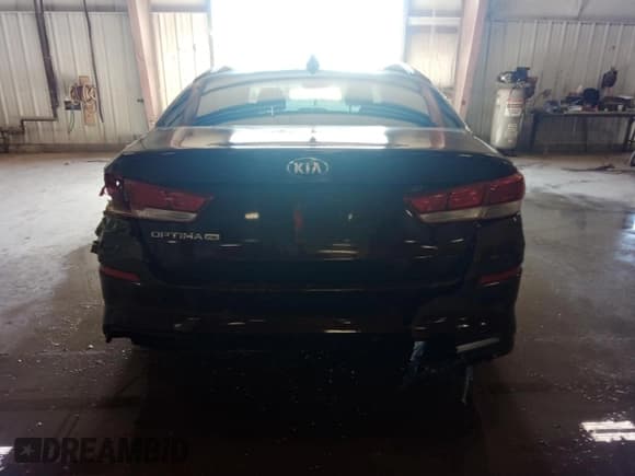 ✅ 2019 Kia Optima S • VIN: 5XXGT4L30KG368621 • Lot: 86503065. Wystawiony na Copart z przebiegiem 185 319 mil. Bezpłatny archiwum sprzedaży aukcyjnych z USA i szczegółowy raport historii pojazdu na DreamBid. Zdjęcie 6.
