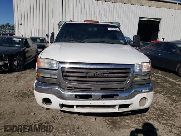 ✅ 2005 GMC Sierra 1500 • VIN: 1GDJC34UX5E335329 • Lot: 43461345. Wystawiony na Copart z przebiegiem Nie podano. Bezpłatny archiwum sprzedaży aukcyjnych z USA i szczegółowy raport historii pojazdu na DreamBid. Zdjęcie 5.