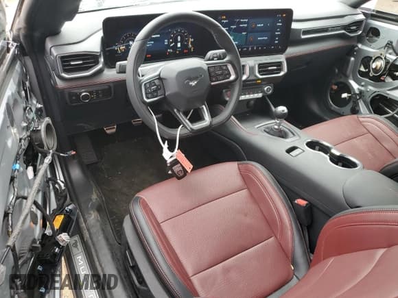 ✅ 2025 Ford Mustang GT • VIN: 1FA6P8CF2S5406264 • Lot: 71981365. Listed on Copart with 892 mi. Free auction sales archive from the USA and detailed vehicle history report at DreamBid. Image 8.