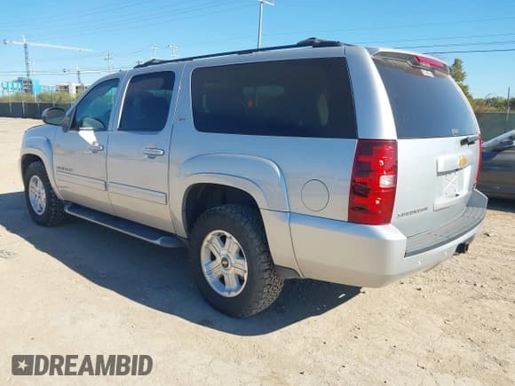 ✅ 2013 Chevrolet Suburban LT • VIN: 1GNSKJE77DR144085 • Lot: 43602777. Wystawiony na IAAI z przebiegiem 271 338 mil. Bezpłatny archiwum sprzedaży aukcyjnych z USA i szczegółowy raport historii pojazdu na DreamBid. Zdjęcie 3.