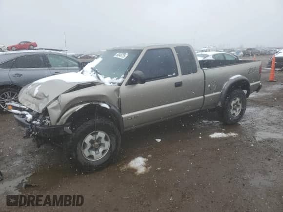 2001 Chevrolet S-10 LS ZR2 с VIN 1GCCT19WX18110719, выставлен на аукционе Copart как лот 53846725 с пробегом 288 520 миль миль и Списание • Salvage title. История ставок и продаж доступна на DreamBid. Изображение 1.