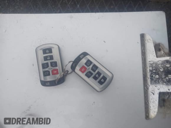 ✅ 2012 Toyota Sienna XLE AAS • VIN: 5TDYK3DC7CS190142 • Лот: 42830025. Опубликован ранее на IAAI с пробегом 189 718 миль. Бесплатный доступ к архиву аукционных продаж из США и подробный отчёт об истории автомобиля на DreamBid. Изображение 11.