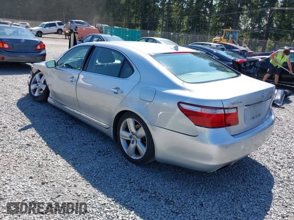 ✅ 2007 Lexus LS 460 L • VIN: JTHGL46F075002285 • Lot: 42796753. Listed on IAAI with 124,136 mi. Free auction sales archive from the USA and detailed vehicle history report at DreamBid. Image 3.