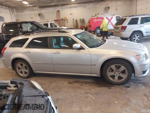 2008 Dodge Magnum R/T с VIN 2D8GV57238H246098, выставлен на аукционе IAAI как лот 43409552 с пробегом 123 704 миль миль и . История ставок и продаж доступна на DreamBid. Изображение 13.