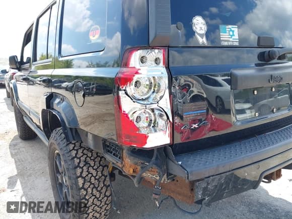 ✅ 2007 Jeep Commander Sport • VIN: 1J8HG48P77C632972 • Lot: 43004736. Listed on IAAI with 201,495 mi. Free auction sales archive from the USA and detailed vehicle history report at DreamBid. Image 6.