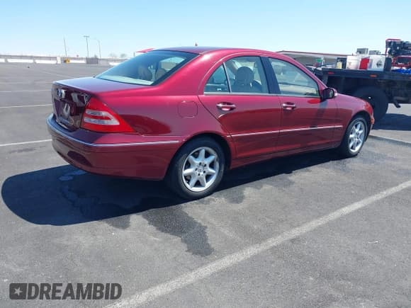 ✅ 2004 Mercedes-Benz C 240 • VIN: WDBRF61J64A620334 • Lot: 41992511. Wystawiony na IAAI z przebiegiem 133 190 mil. Bezpłatny archiwum sprzedaży aukcyjnych z USA i szczegółowy raport historii pojazdu na DreamBid. Zdjęcie 4.