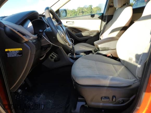 2015 Hyundai Santa Fe с VIN 5XYZU3LB2FG243581, выставлен на аукционе Copart как лот 90817795 с пробегом 284 919 миль миль и Списание • Salvage title. История ставок и продаж доступна на DreamBid. Изображение 7.