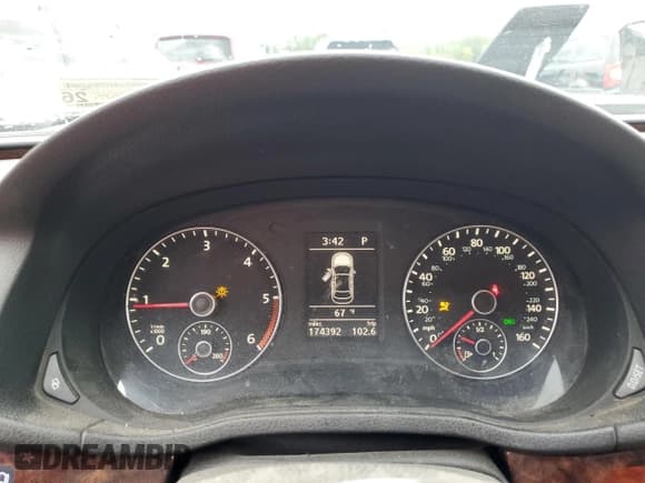 ✅ 2012 Volkswagen Passat SEL Premium • VIN: 1VWCN7A36CC109997 • Лот: 71170215. Опубликован ранее на Copart с пробегом 174 392 миль. Бесплатный доступ к архиву аукционных продаж из США и подробный отчёт об истории автомобиля на DreamBid. Изображение 9.