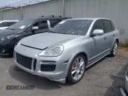 ✅ 2009 Porsche Cayenne GTS • VIN: WP1AD29P39LA60854 • Lot: 42034711. Wystawiony na IAAI z przebiegiem 116 015 mil. Bezpłatny archiwum sprzedaży aukcyjnych z USA i szczegółowy raport historii pojazdu na DreamBid. Zdjęcie 2.