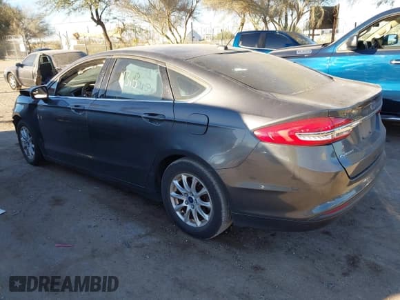 ✅ 2017 Ford Fusion S • VIN: 3FA6P0G72HR180429 • Lot: 43607972. Wystawiony na IAAI z przebiegiem 122 431 mil. Bezpłatny archiwum sprzedaży aukcyjnych z USA i szczegółowy raport historii pojazdu na DreamBid. Zdjęcie 3.