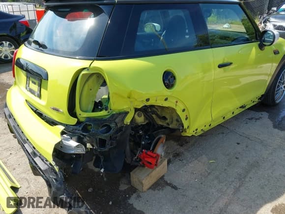 ✅ 2024 MINI Hardtop John Cooper Works • VIN: WMW73DH04R2V54853 • Лот: 42999865. Опубликован ранее на IAAI с пробегом 26 277 миль. Бесплатный доступ к архиву аукционных продаж из США и подробный отчёт об истории автомобиля на DreamBid. Изображение 6.