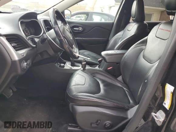 ✅ 2014 Jeep Cherokee Trailhawk • VIN: 1C4PJMBS1EW131346 • Lot: 82575235. Wystawiony na Copart z przebiegiem 148 739 mil. Bezpłatny archiwum sprzedaży aukcyjnych z USA i szczegółowy raport historii pojazdu na DreamBid. Zdjęcie 7.