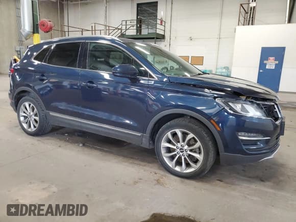 ✅ 2017 Lincoln MKC Select • VIN: 5LMTJ2DH7HUL68940 • Lot: 59793175. Wystawiony na Copart z przebiegiem 70 367 mil. Bezpłatny archiwum sprzedaży aukcyjnych z USA i szczegółowy raport historii pojazdu na DreamBid. Zdjęcie 4.