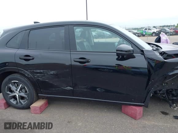 ✅ 2025 Honda HR-V EX-L • VIN: 3CZRZ2H71SM745568 • Lot: 42346644. Listed on IAAI with 4,090 mi. Free auction sales archive from the USA and detailed vehicle history report at DreamBid. Image 13.