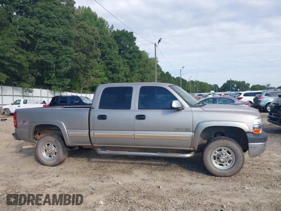 ✅ 2002 Chevrolet Silverado 2500HD LT • VIN: 1GCHK23U52F235890 • Lot: 43040627. Listed on IAAI with 361,130 mi. Free auction sales archive from the USA and detailed vehicle history report at DreamBid. Image 13.