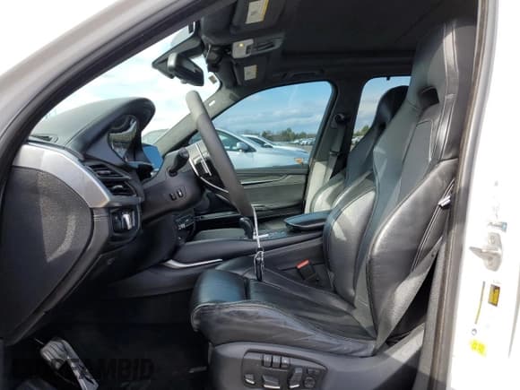 ✅ 2015 BMW X5 M • VIN: 5YMKT6C51F0C89029 • Lot: 40456604. Wystawiony na Copart z przebiegiem 93 203 mil. Bezpłatny archiwum sprzedaży aukcyjnych z USA i szczegółowy raport historii pojazdu na DreamBid. Zdjęcie 7.