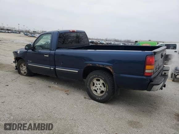 2002 Chevrolet Silverado 1500 LS with VIN 1GCEK14T52Z214216, listed as a Copart auction lot 44792395 with 370,685 mi miles and Salvage title. Bid and sale history available at DreamBid. Image 2.