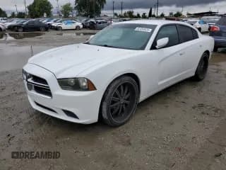 ✅ 2014 Dodge Charger SE • VIN: 2C3CDXBGXEH221570 • Lot: 82454525. Wystawiony na Copart z przebiegiem 154 799 mil. Bezpłatny archiwum sprzedaży aukcyjnych z USA i szczegółowy raport historii pojazdu na DreamBid. Zdjęcie 1.