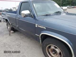 1988 Dodge Dakota z VIN 1B7GN14X5JS745233, wystawiony jako IAAI lot #42811522 z przebiegiem 159 048 mil mil oraz . Historia ofert i sprzedaży dostępna na DreamBid. Obrazek 6.