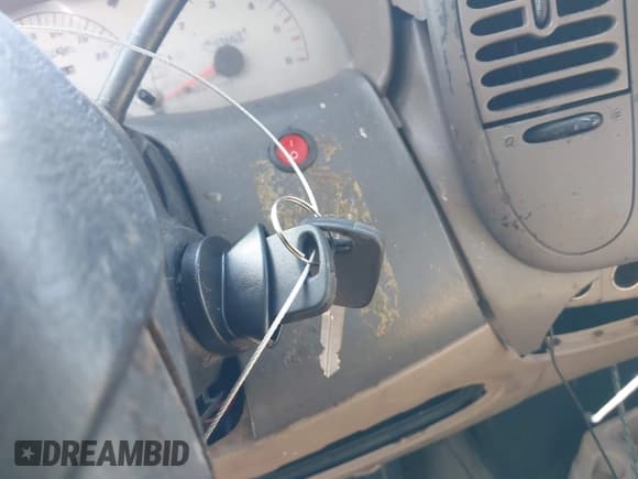 ✅ 1997 Ford F-150 XL • VIN: 2FTDX0765VCA90446 • Lot: 43658347. Listed on IAAI with 129,908 mi. Free auction sales archive from the USA and detailed vehicle history report at DreamBid. Image 11.