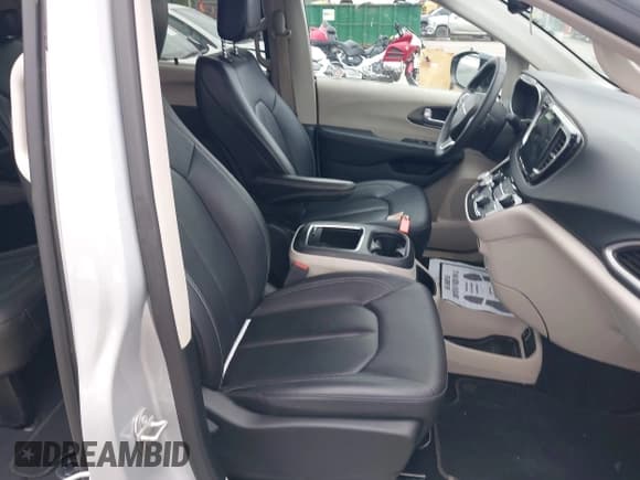 ✅ 2024 Chrysler Pacifica Touring L • VIN: 2C4RC1BG9RR128397 • Lot: 42535935. Listed on IAAI with 43,144 mi. Free auction sales archive from the USA and detailed vehicle history report at DreamBid. Image 5.