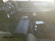 ✅ 2024 BMW i7 xDrive60 • VIN: WBY53EJ07RCP77276 • Lot: 81858654. Wystawiony na Copart z przebiegiem Nie podano. Bezpłatny archiwum sprzedaży aukcyjnych z USA i szczegółowy raport historii pojazdu na DreamBid. Zdjęcie 8.