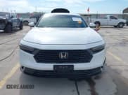 ✅ 2024 Honda Accord Touring • VIN: 1HGCY2F84RA067787 • Lot: 43327773. Wystawiony na IAAI z przebiegiem 7 305 mil. Bezpłatny archiwum sprzedaży aukcyjnych z USA i szczegółowy raport historii pojazdu na DreamBid. Zdjęcie 12.