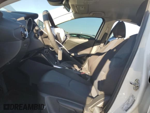 ✅ 2017 Toyota Yaris • VIN: 3MYDLBYV2HY168794 • Lot: 82632285. Wystawiony na Copart z przebiegiem 106 818 mil. Bezpłatny archiwum sprzedaży aukcyjnych z USA i szczegółowy raport historii pojazdu na DreamBid. Zdjęcie 7.