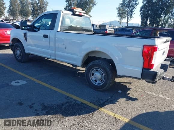 ✅ 2017 Ford F-250 XL • VIN: 1FTBF2A63HEC15991 • Lot: 43639974. Listed on IAAI with 122,367 mi. Free auction sales archive from the USA and detailed vehicle history report at DreamBid. Image 3.