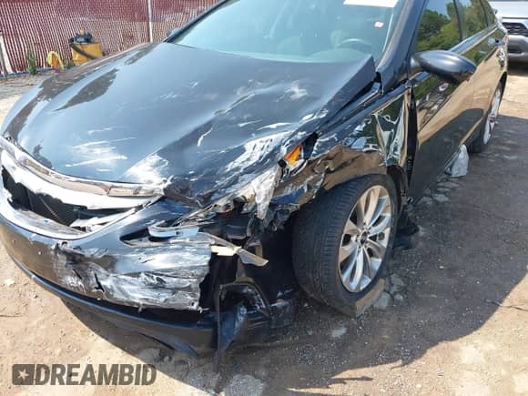 2013 Hyundai Sonata SE with VIN 5NPEC4AB5DH531028, listed as a IAAI auction lot 43247043 with 188,338 mi miles and . Bid and sale history available at DreamBid. Image 6.