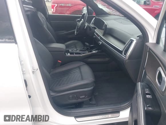 ✅ 2024 Kia Sorento X-Line SX Prestige • VIN: 5XYRKDJF5RG271333 • Lot: 42376938. Listed on IAAI with 24,860 mi. Free auction sales archive from the USA and detailed vehicle history report at DreamBid. Image 5.
