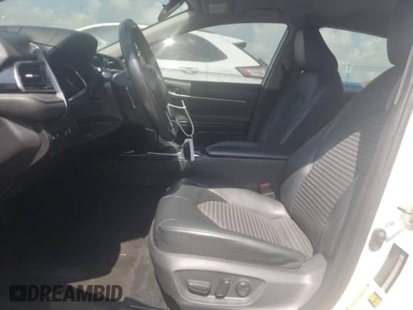 2019 Toyota Camry LE z VIN 4T1B11HK9KU828945, wystawiony jako Copart lot #62388185 z przebiegiem 95 180 mil mil oraz Szkoda całkowita • Salvage title. Historia ofert i sprzedaży dostępna na DreamBid. Obrazek 7.