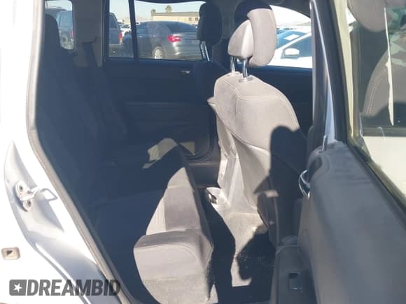 ✅ 2011 Jeep Compass Latitude • VIN: 1J4NT1FB0BD289981 • Lot: 43751348. Wystawiony na IAAI z przebiegiem 174 525 mil. Bezpłatny archiwum sprzedaży aukcyjnych z USA i szczegółowy raport historii pojazdu na DreamBid. Zdjęcie 8.