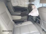 ✅ 2015 Chevrolet Suburban LTZ • VIN: 1GNSKKKC2FR509864 • Lot: 43233537. Wystawiony na IAAI z przebiegiem 241 210 mil. Bezpłatny archiwum sprzedaży aukcyjnych z USA i szczegółowy raport historii pojazdu na DreamBid. Zdjęcie 8.