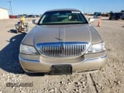 ✅ 2011 Lincoln Town Car Signature Limited • VIN: 2LNBL8CV8BX751935 • Lot: 90822255. Wystawiony na Copart z przebiegiem 105 086 mil. Bezpłatny archiwum sprzedaży aukcyjnych z USA i szczegółowy raport historii pojazdu na DreamBid. Zdjęcie 5.