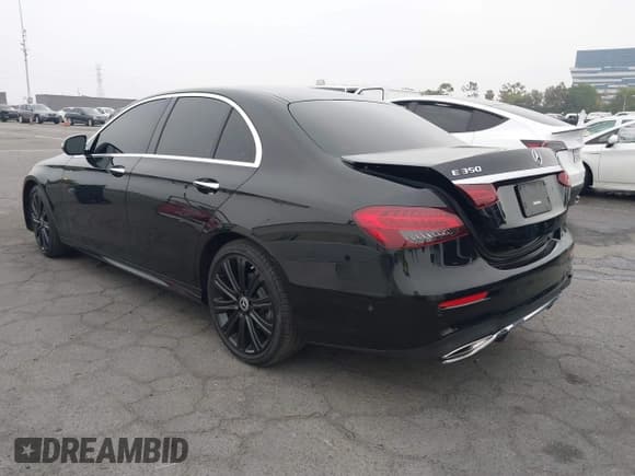 ✅ 2022 Mercedes-Benz E 350 • VIN: W1KZF8DB8NB025066 • Lot: 42444549. Wystawiony na IAAI z przebiegiem 40 293 mil. Bezpłatny archiwum sprzedaży aukcyjnych z USA i szczegółowy raport historii pojazdu na DreamBid. Zdjęcie 3.